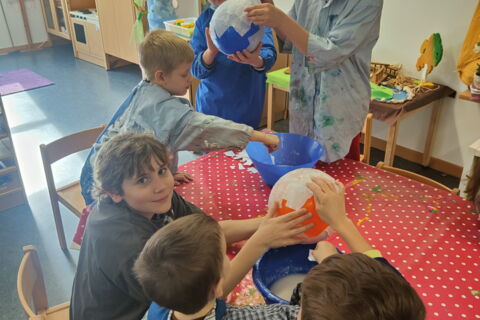 Die 5. Klasse zu Besuch im Kindergarten